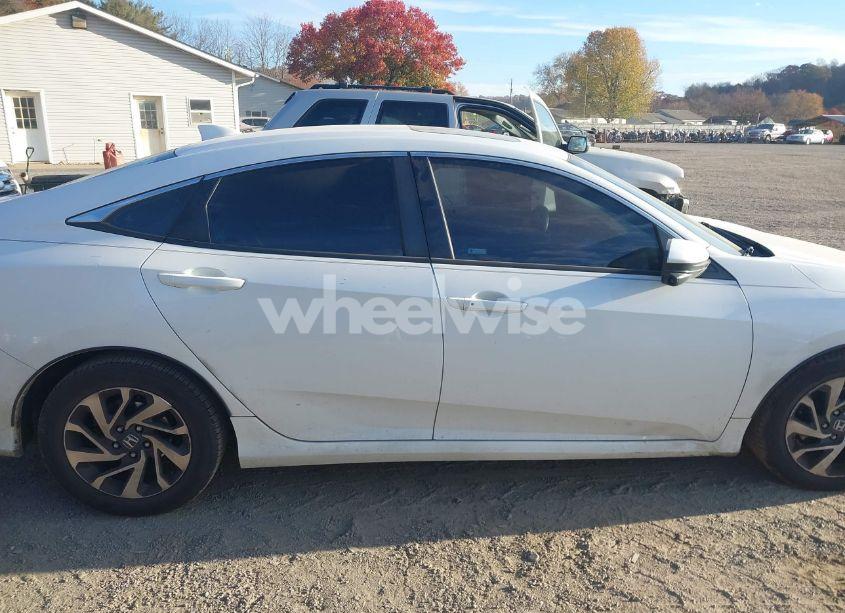 Photo 13 of 2018 Honda Civic EX (VIN 2HGFC2F77JH507588)