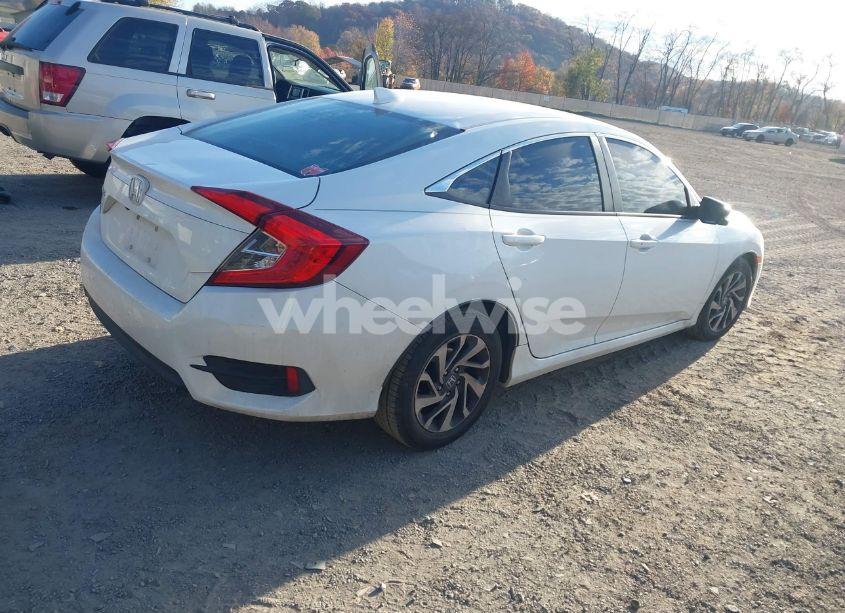 Photo 4 of 2018 Honda Civic EX (VIN 2HGFC2F77JH507588)