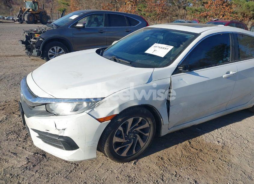 Photo 6 of 2018 Honda Civic EX (VIN 2HGFC2F77JH507588)