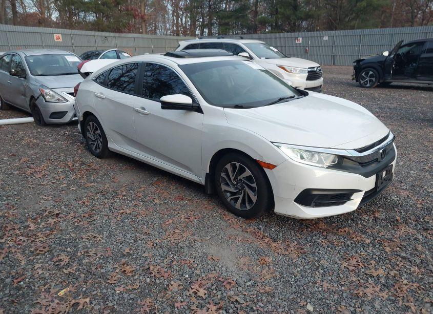2018 Honda Civic EX (VIN 2HGFC2F77JH512399) main photo