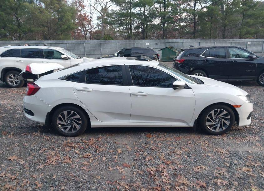 Photo 13 of 2018 Honda Civic EX (VIN 2HGFC2F77JH512399)