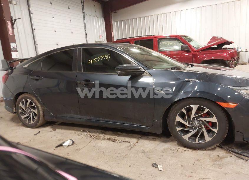 Photo 13 of 2018 Honda Civic EX (VIN 2HGFC2F77JH556239)