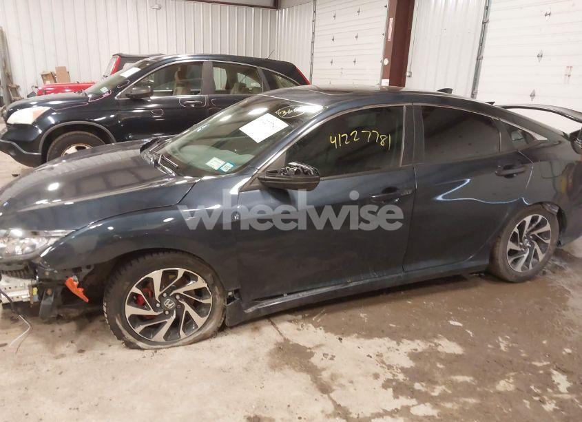 Photo 14 of 2018 Honda Civic EX (VIN 2HGFC2F77JH556239)