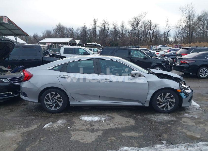 Photo 13 of 2018 Honda Civic EX (VIN 2HGFC2F78JH596748)