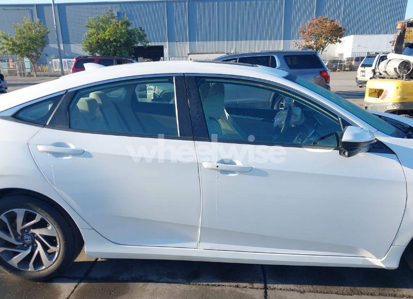Photo 13 of 2018 Honda Civic EX (VIN 2HGFC2F79JH529172)