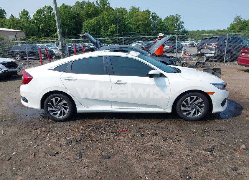 Photo 13 of 2018 Honda Civic EX (VIN 2HGFC2F79JH532184)