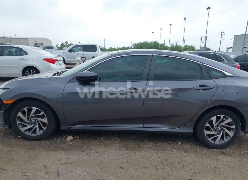 Photo 15 of 2018 Honda Civic EX (VIN 2HGFC2F79JH532881)