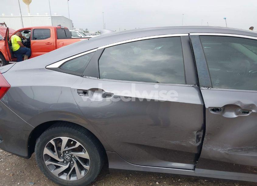 Photo 18 of 2018 Honda Civic EX (VIN 2HGFC2F79JH532881)