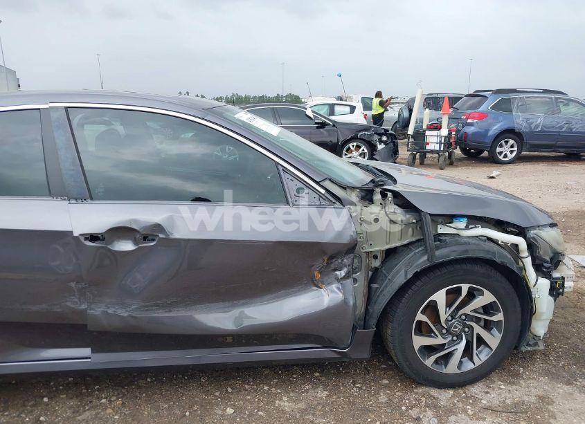 Photo 6 of 2018 Honda Civic EX (VIN 2HGFC2F79JH532881)