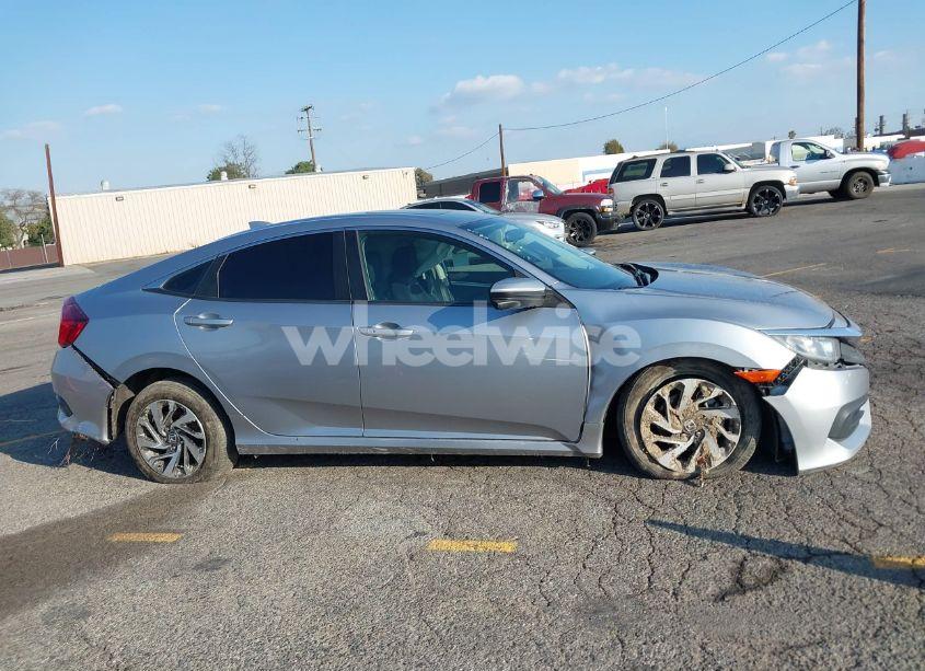Photo 13 of 2018 Honda Civic EX (VIN 2HGFC2F79JH563029)