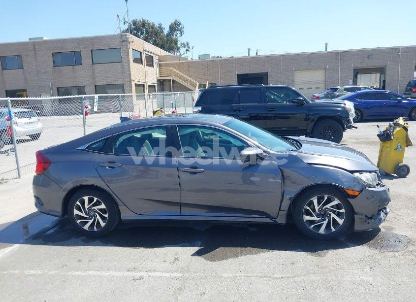 Photo 14 of 2018 Honda Civic EX (VIN 2HGFC2F7XJH575402)