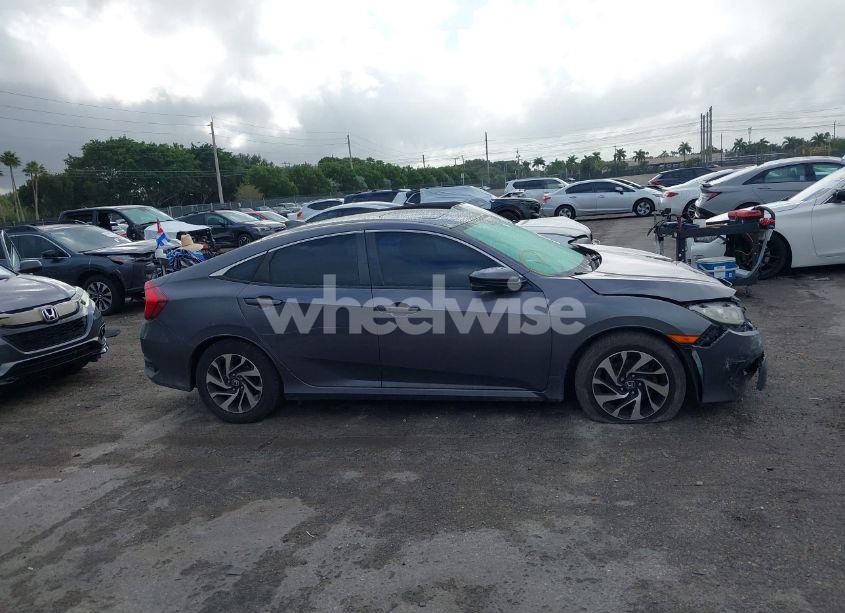 Photo 13 of 2018 Honda Civic EX (VIN 2HGFC2F7XJH595682)