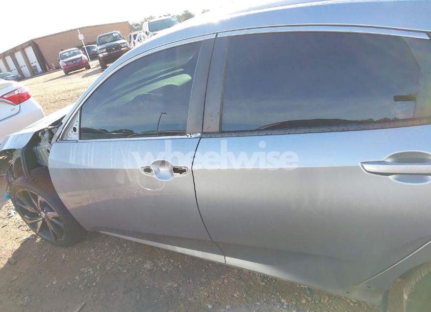 Photo 15 of 2019 Honda Civic SPORT (VIN 2HGFC2F80KH599685)