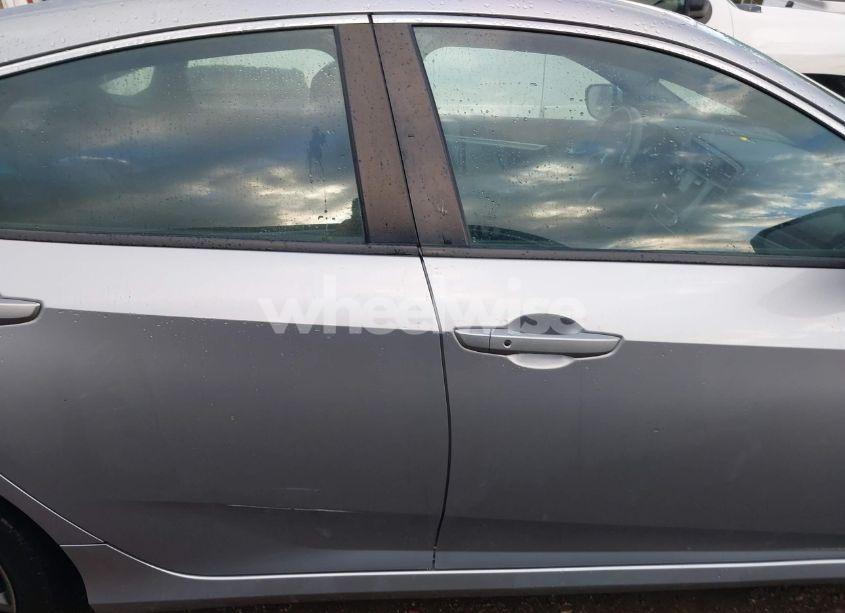 Photo 13 of 2019 Honda Civic SPORT (VIN 2HGFC2F81KH532366)