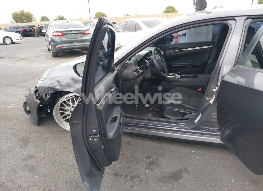 Photo 5 of 2019 Honda Civic SPORT (VIN 2HGFC2F81KH540564)