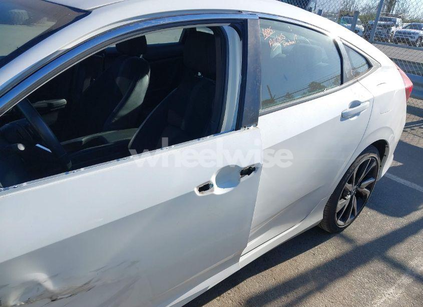 Photo 18 of 2019 Honda Civic SPORT (VIN 2HGFC2F81KH569949)