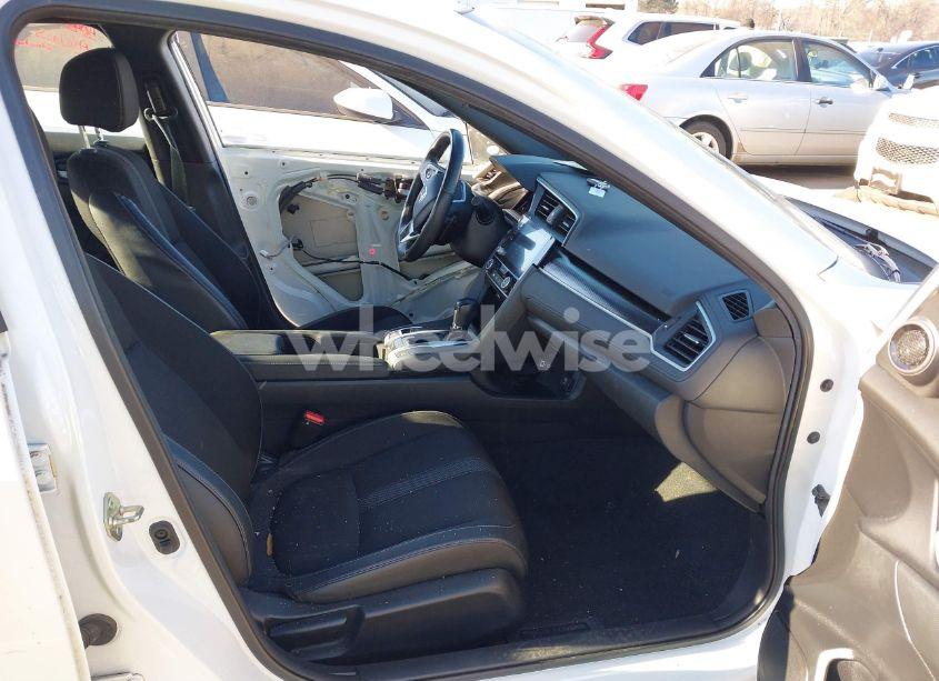 Photo 5 of 2019 Honda Civic SPORT (VIN 2HGFC2F81KH569949)