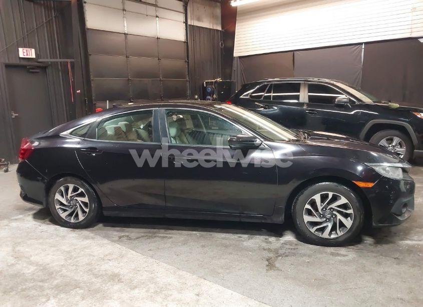 Photo 13 of 2018 Honda Civic EX (VIN 2HGFC2F82JH592719)