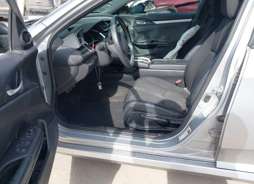 Photo 5 of 2019 Honda Civic SPORT (VIN 2HGFC2F82KH599705)