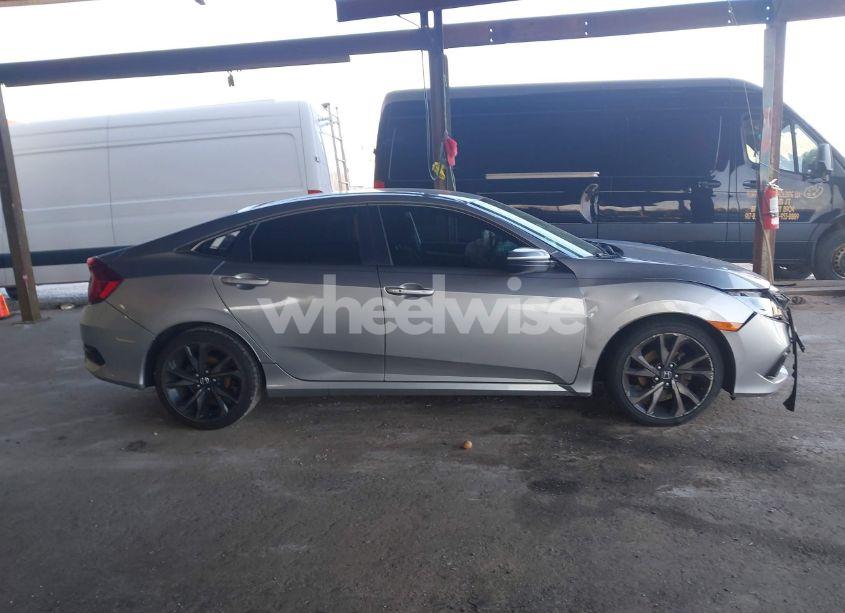 Photo 13 of 2019 Honda Civic SPORT (VIN 2HGFC2F85KH507129)