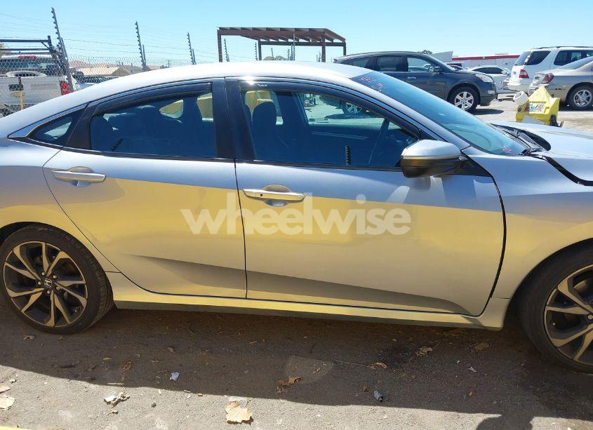 Photo 14 of 2019 Honda Civic SPORT (VIN 2HGFC2F86KH605828)