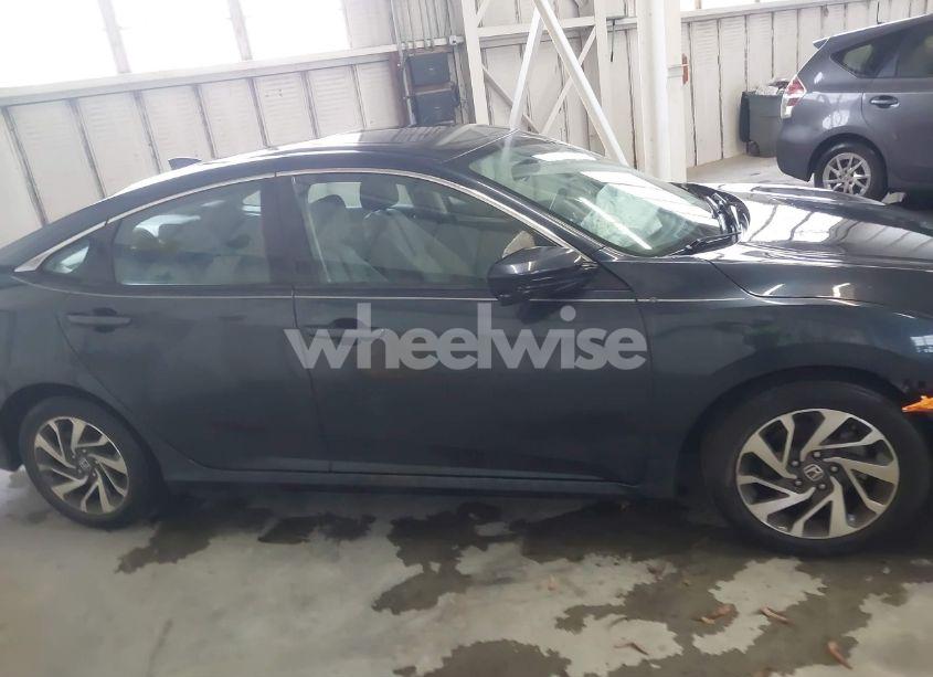 Photo 13 of 2018 Honda Civic EX (VIN 2HGFC2F88JH552063)