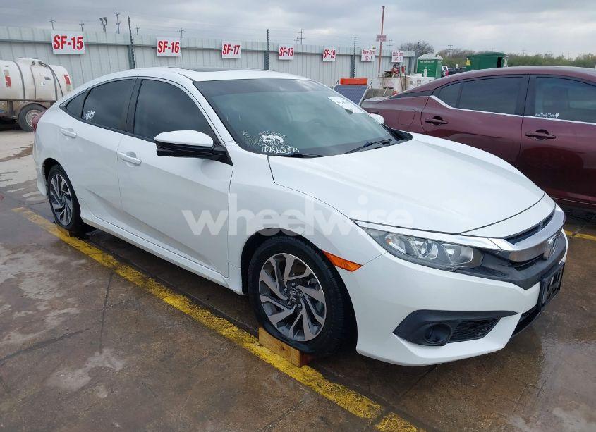 2018 Honda Civic EX (VIN 2HGFC2F88JH561894) main photo