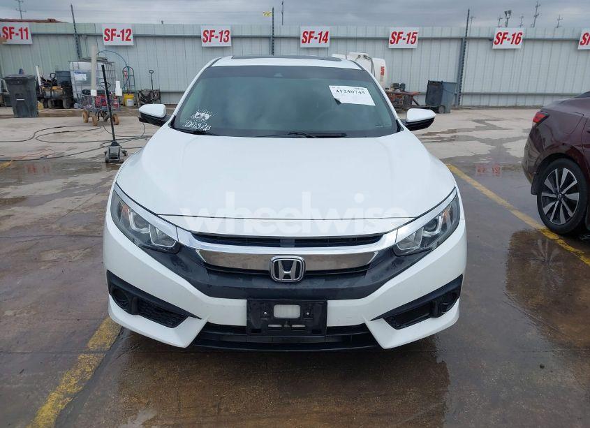 Photo 12 of 2018 Honda Civic EX (VIN 2HGFC2F88JH561894)