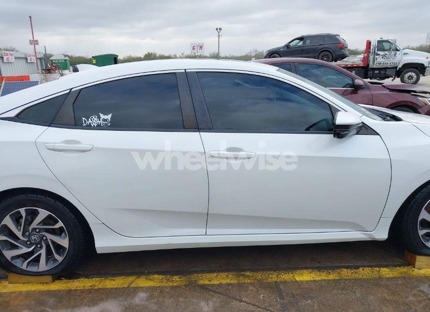 Photo 13 of 2018 Honda Civic EX (VIN 2HGFC2F88JH561894)