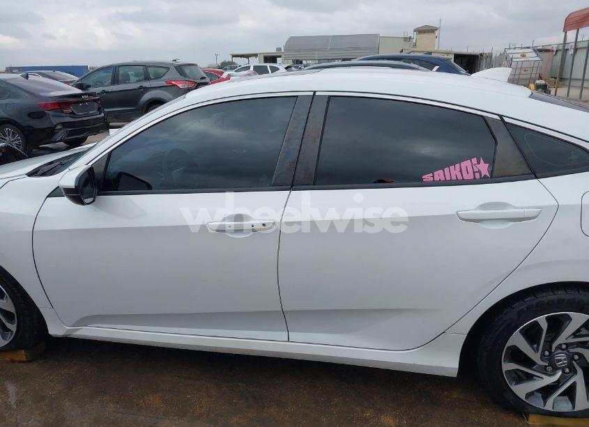 Photo 14 of 2018 Honda Civic EX (VIN 2HGFC2F88JH561894)