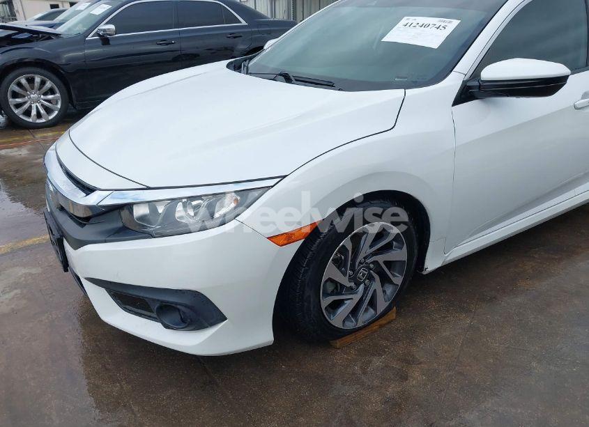 Photo 17 of 2018 Honda Civic EX (VIN 2HGFC2F88JH561894)