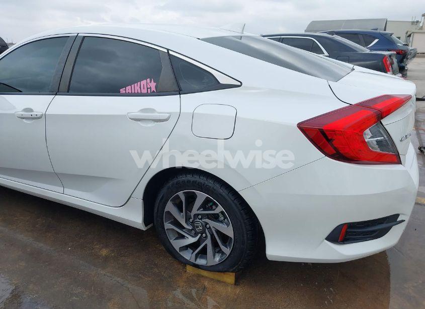 Photo 18 of 2018 Honda Civic EX (VIN 2HGFC2F88JH561894)