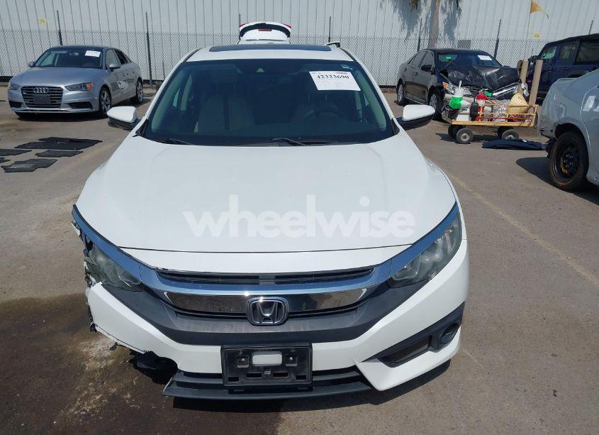 Photo 13 of 2018 Honda Civic EX (VIN 2HGFC2F89JH521002)