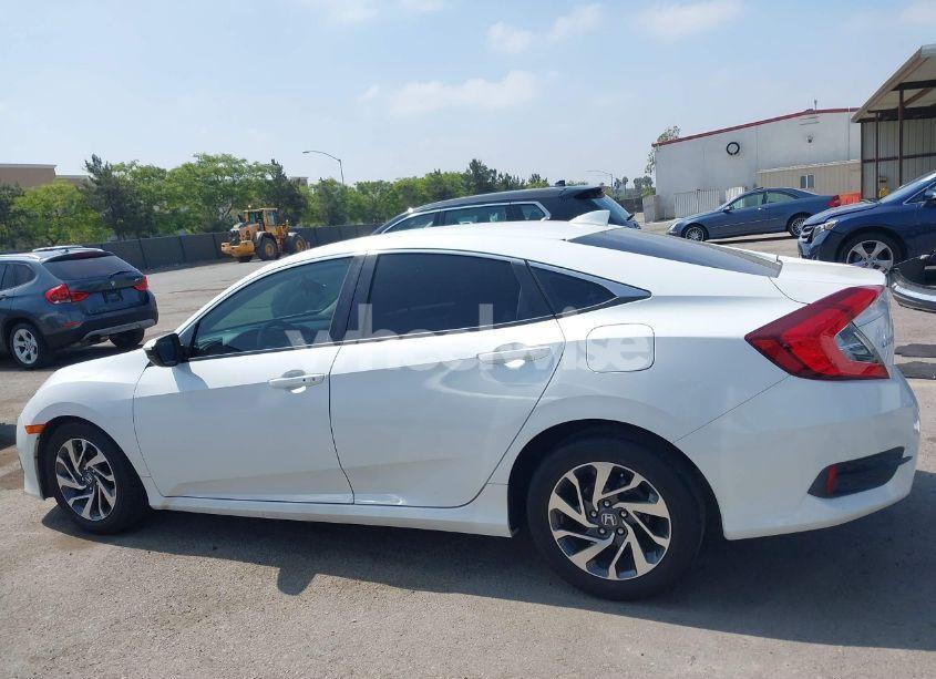 Photo 15 of 2018 Honda Civic EX (VIN 2HGFC2F89JH521002)