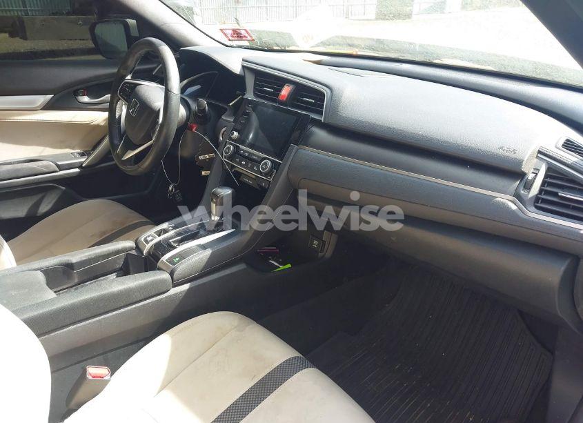 Photo 5 of 2019 Honda Civic EX (VIN 2HGFC3B30KH357317)