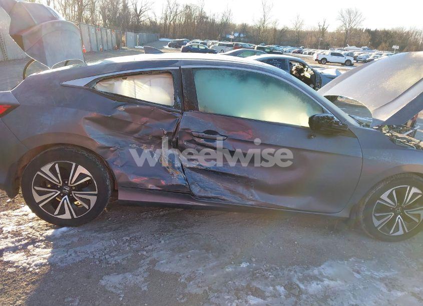 Photo 6 of 2018 Honda Civic EX-T (VIN 2HGFC3B36JH355781)