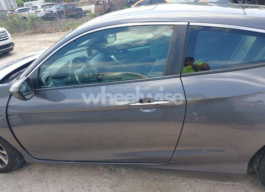 Photo 14 of 2017 Honda Civic EX-T (VIN 2HGFC3B39HH352206)