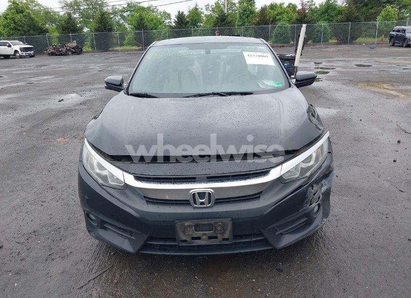 Photo 12 of 2018 Honda Civic EX-T (VIN 2HGFC3B39JH357802)