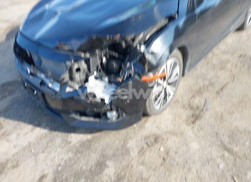 Photo 6 of 2016 Honda Civic EX-L (VIN 2HGFC3B71GH350418)