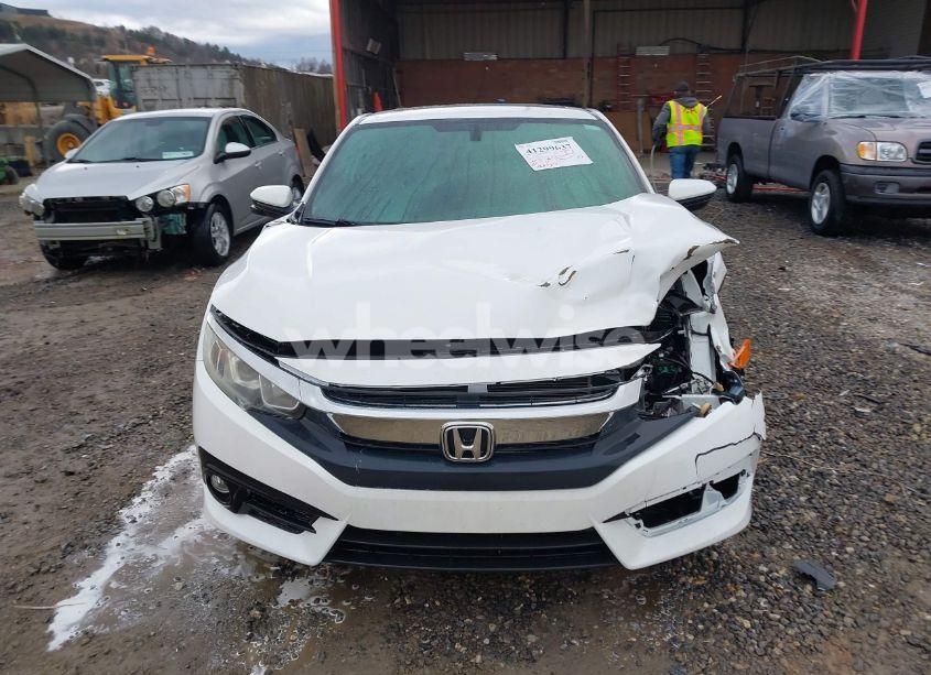 Photo 12 of 2018 Honda Civic EX-L (VIN 2HGFC3B76JH352964)