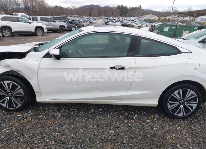 Photo 14 of 2018 Honda Civic EX-L (VIN 2HGFC3B76JH352964)