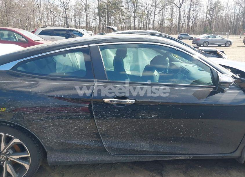 Photo 12 of 2020 Honda Civic TOURING (VIN 2HGFC3B90LH350079)