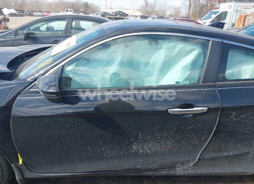 Photo 13 of 2020 Honda Civic TOURING (VIN 2HGFC3B90LH350079)