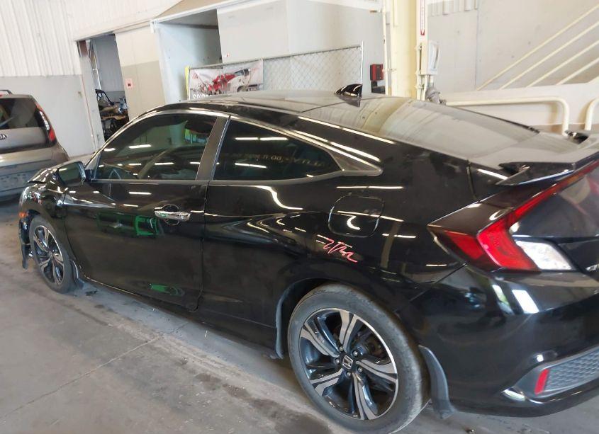 Photo 14 of 2018 Honda Civic TOURING (VIN 2HGFC3B96JH350312)