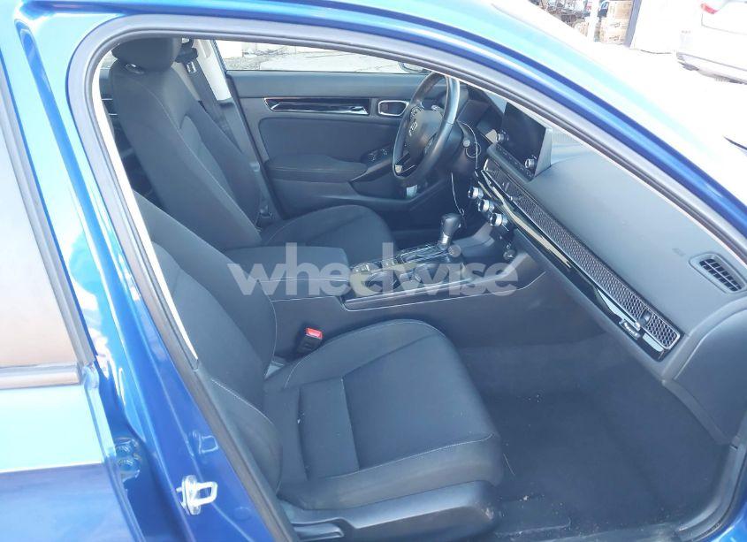 Photo 5 of 2022 Honda Civic EX (VIN 2HGFE1F70NH304519)