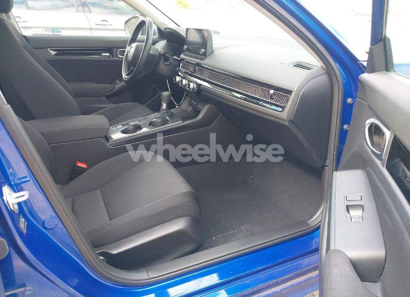 Photo 5 of 2022 Honda Civic EX (VIN 2HGFE1F70NH323524)