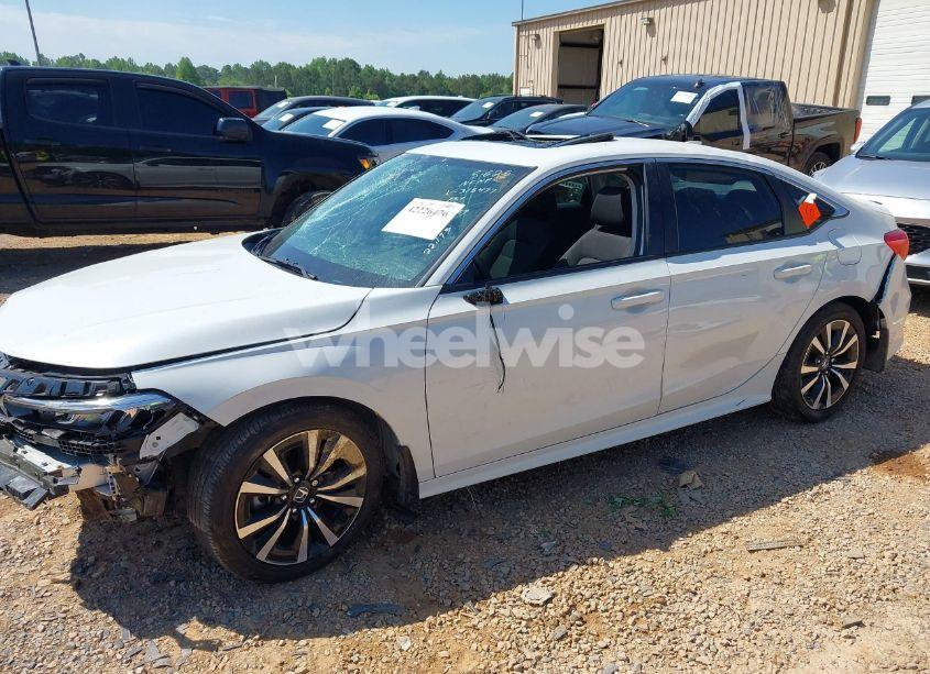 Photo 2 of 2024 Honda Civic EX (VIN 2HGFE1F72RH315477)