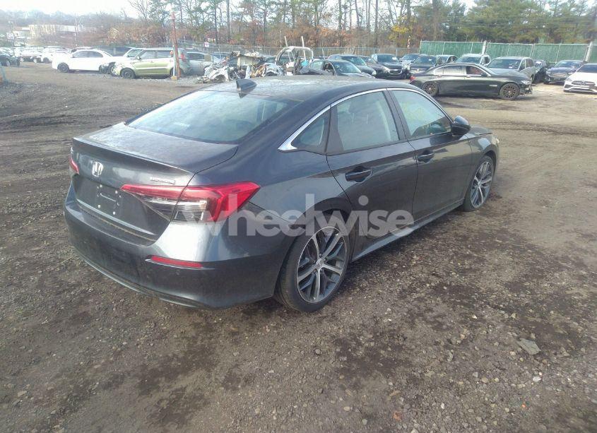 Photo 4 of 2022 Honda Civic TOURING (VIN 2HGFE1F95NH306297)