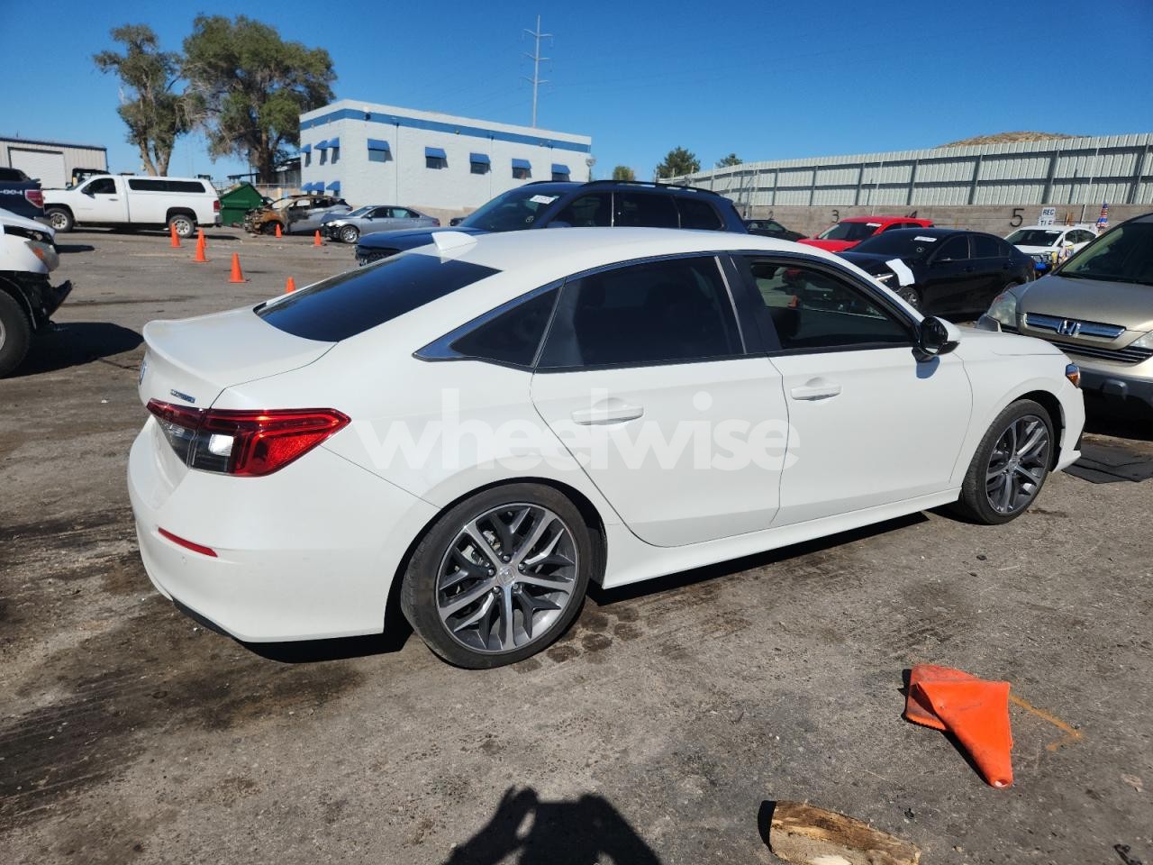 Photo 3 of 2024 HONDA CIVIC TOURING (VIN 2HGFE1F95RH300425)