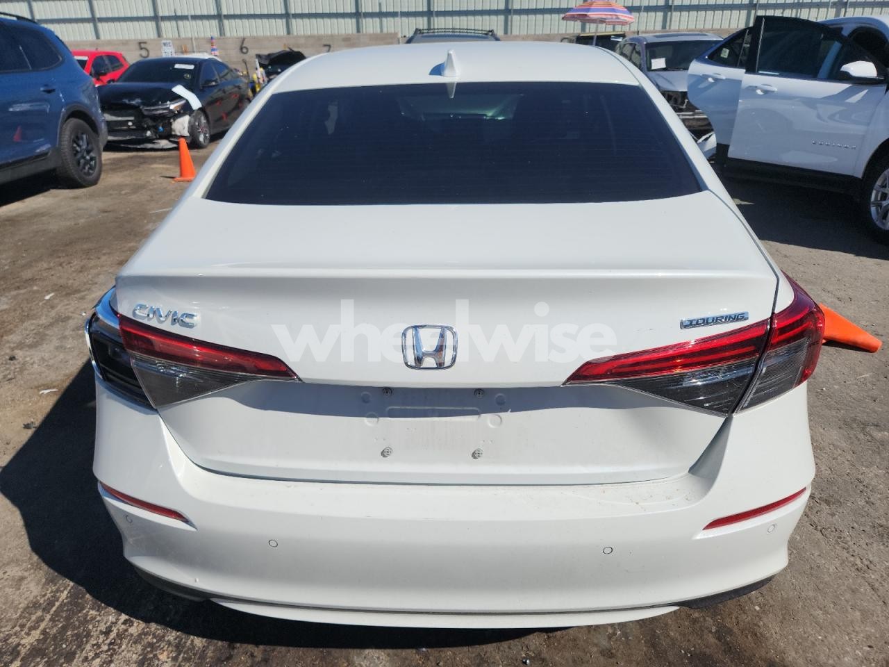Photo 6 of 2024 HONDA CIVIC TOURING (VIN 2HGFE1F95RH300425)